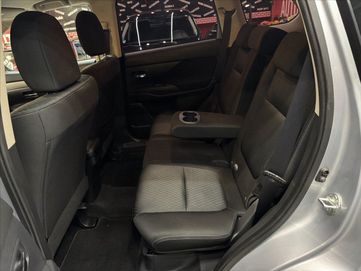 Mitsubishi Outlander SUV / Terénní 2,0 l 110 kw