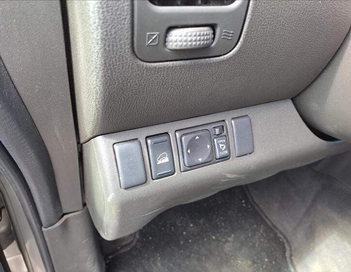 Nissan Pathfinder 12