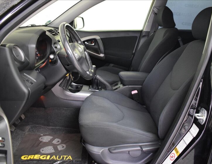 Toyota RAV4 SUV 2,0 l 112 kw