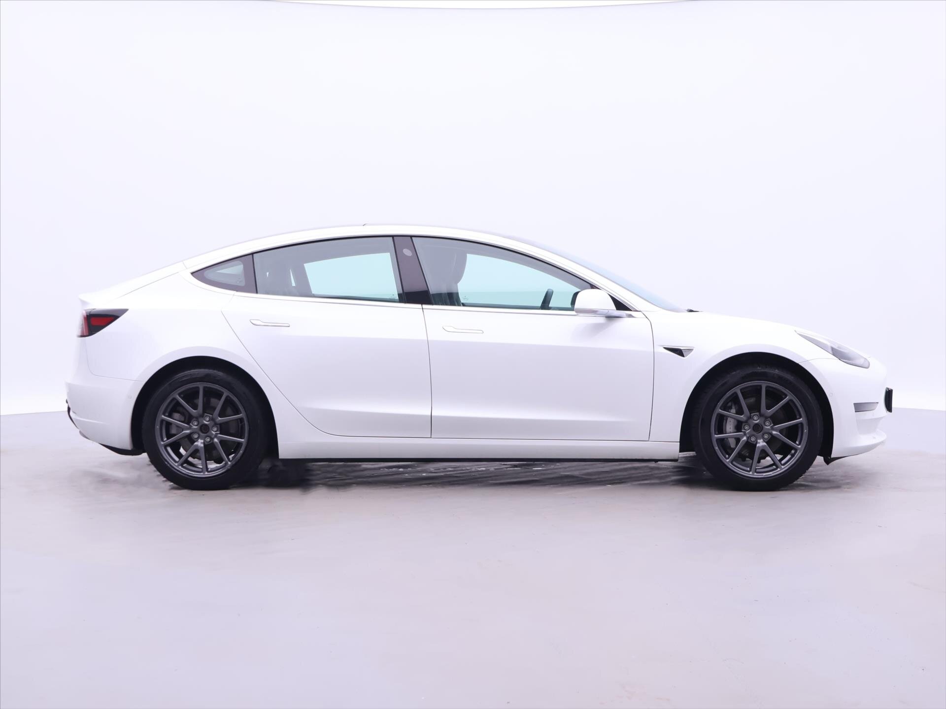 Tesla Model 3 Sedan 0,0 324 kw