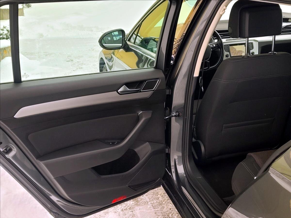 Volkswagen Passat Kombi 1,6 l 88 kw