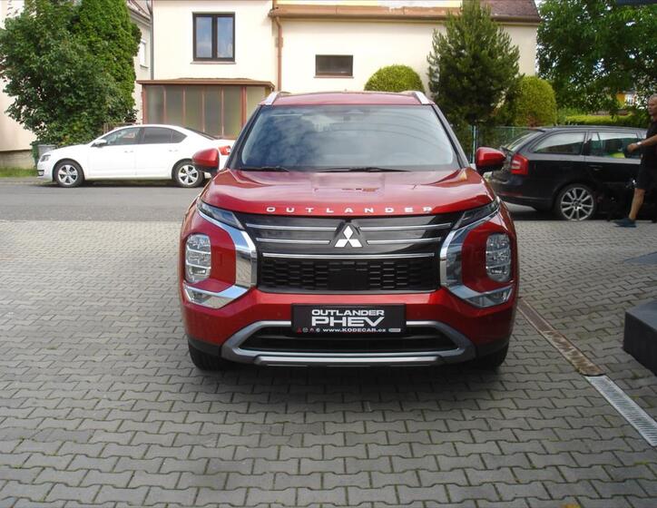 Mitsubishi Outlander 2