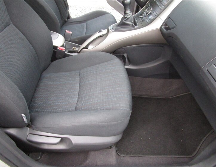 Toyota Auris Hatchback 1,4 l 66 kw