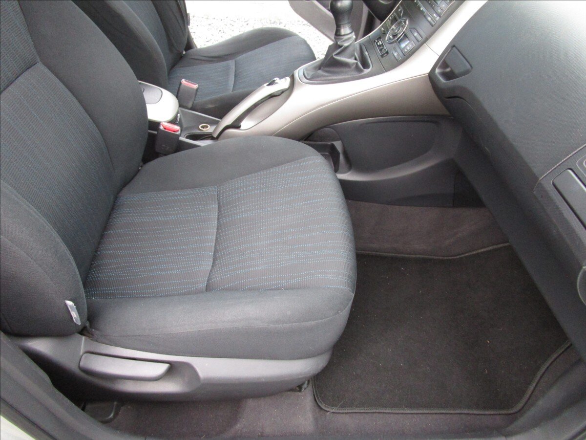 Toyota Auris Hatchback 1,4 l 66 kw