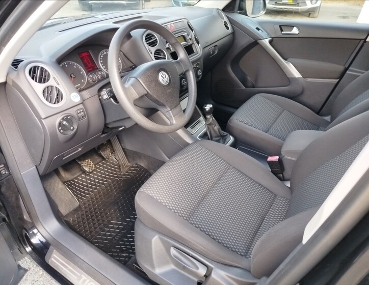Volkswagen Tiguan 9
