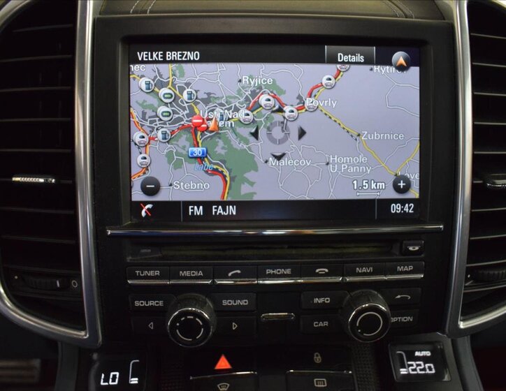 Porsche Cayenne SUV / Terénní 4,8 l 405 kw