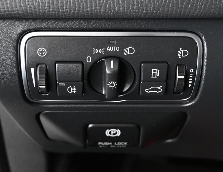 Volvo XC60 SUV / Terénní 2,4 l 133 kw