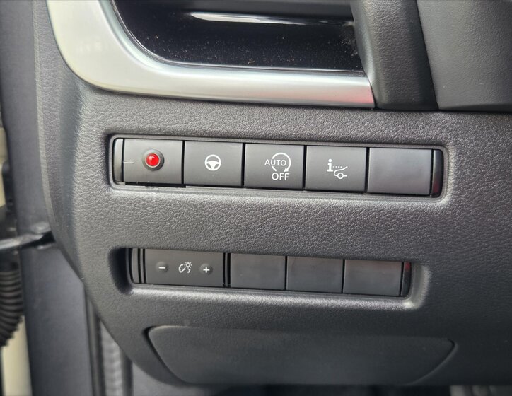 Nissan Qashqai SUV / Terénní 1,3 l 116 kw