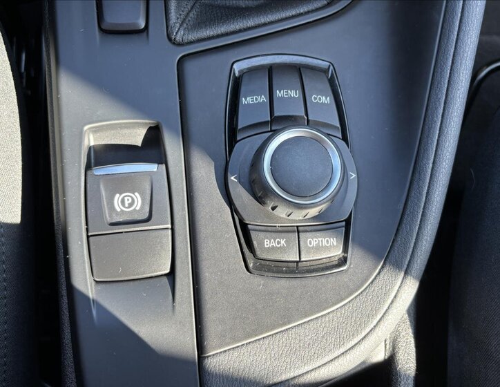 BMW X1 Kombi 1,5 l 100 kw