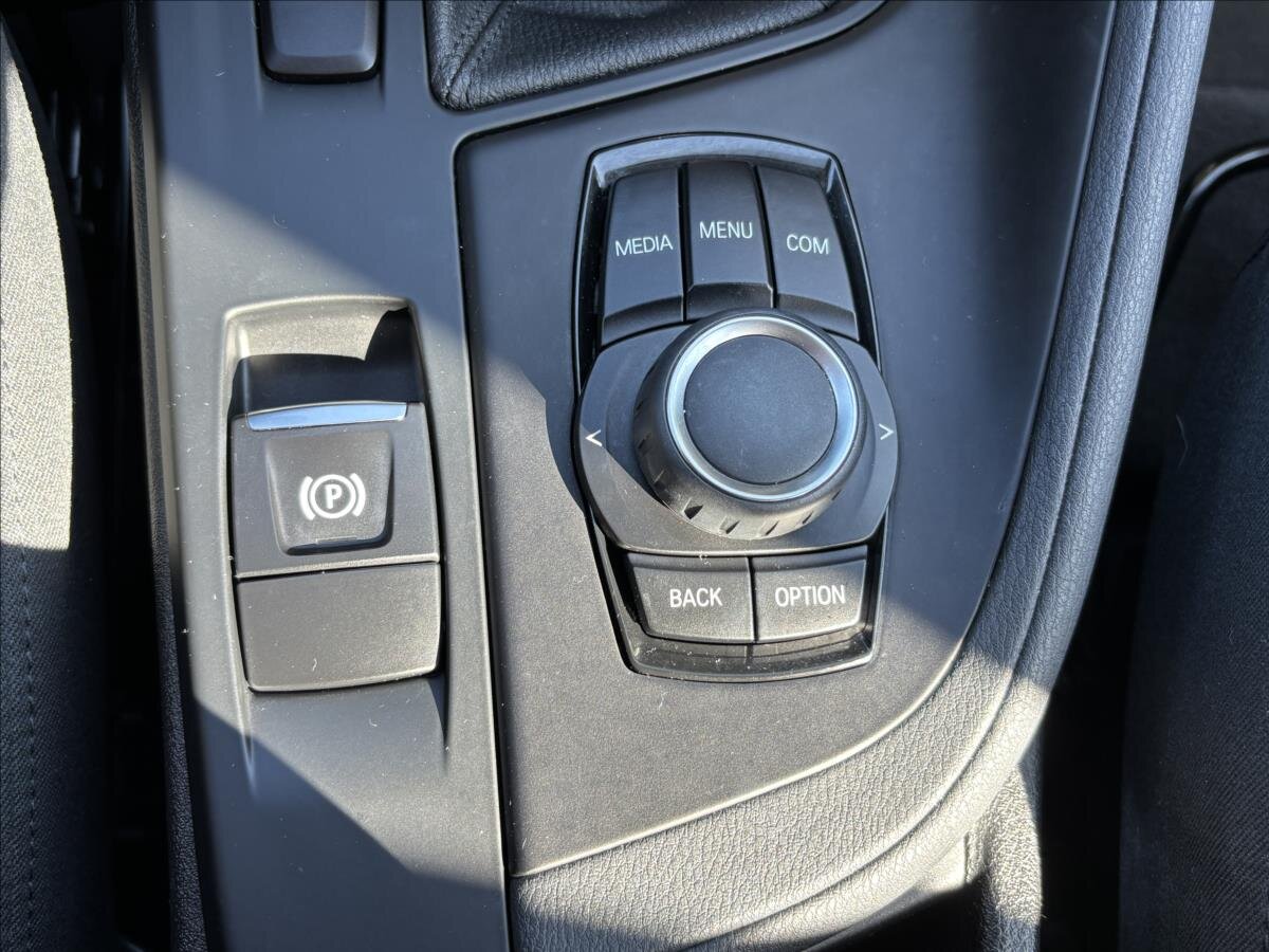 BMW X1 Kombi 1,5 l 100 kw