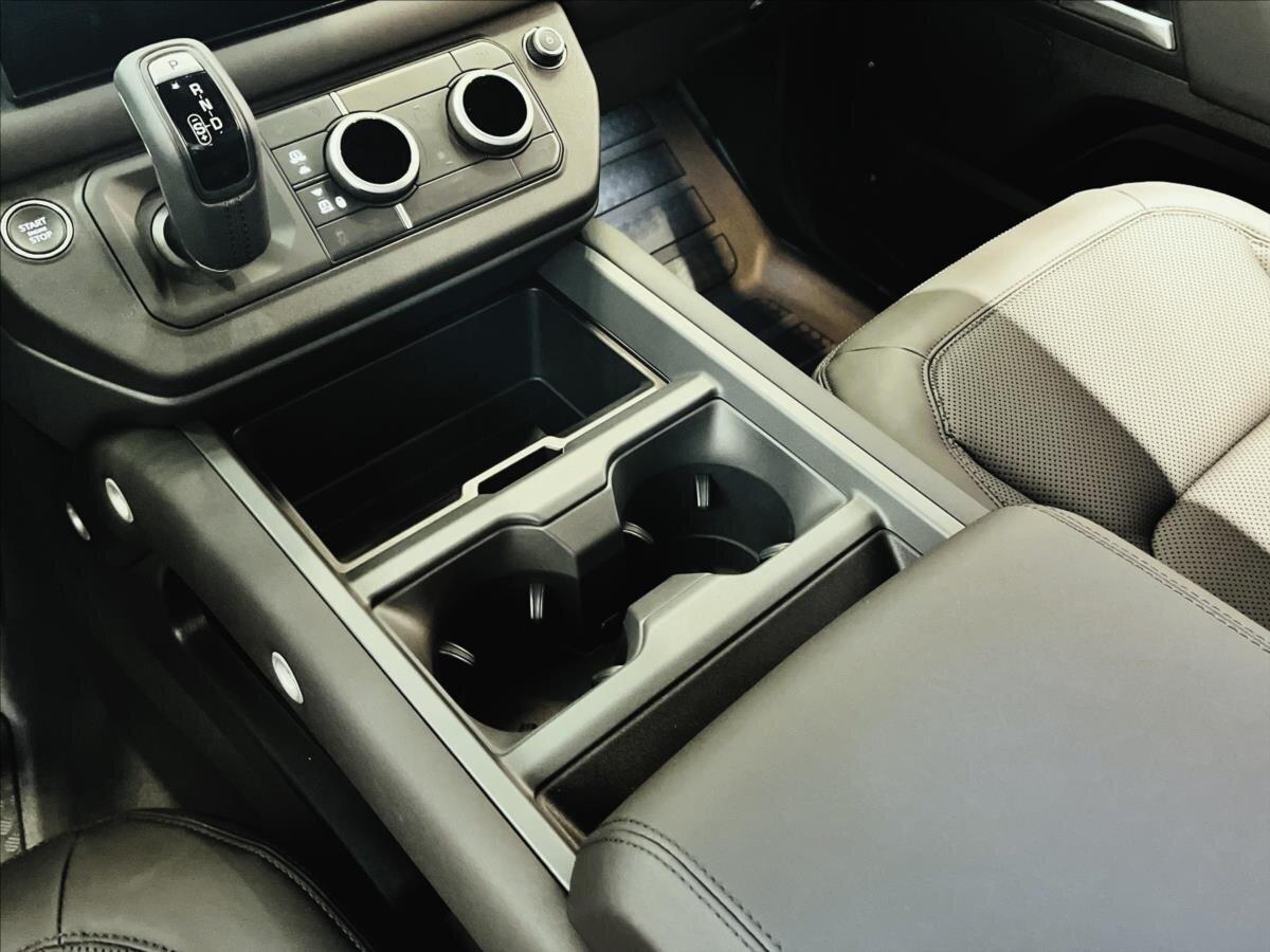 Land Rover Defender SUV / Terénní 5,0 l 313 kw