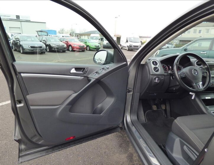 Volkswagen Tiguan 8