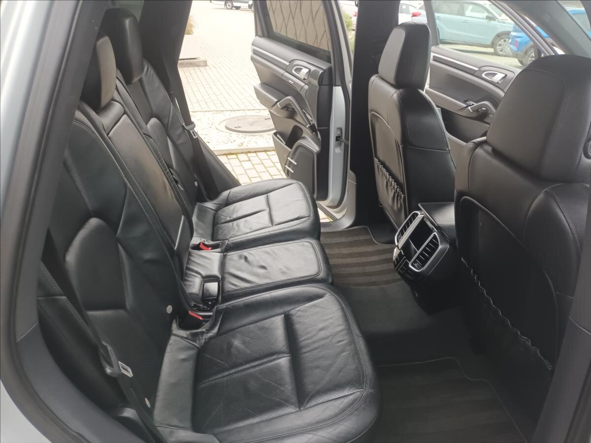 Porsche Cayenne Kombi 3,0 l 180 kw