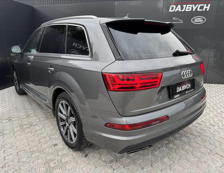 Audi Q7 6