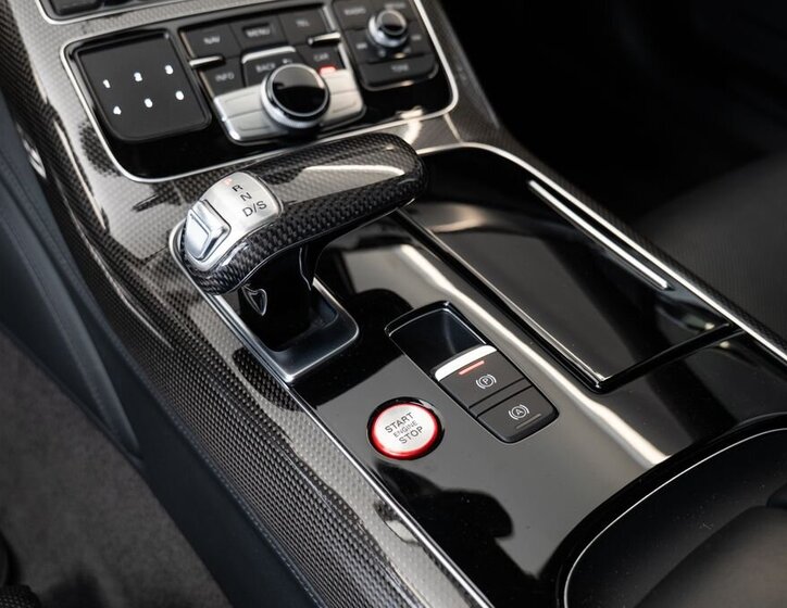 Audi S8 Sedan / Limuzína 4,0 l 382 kw