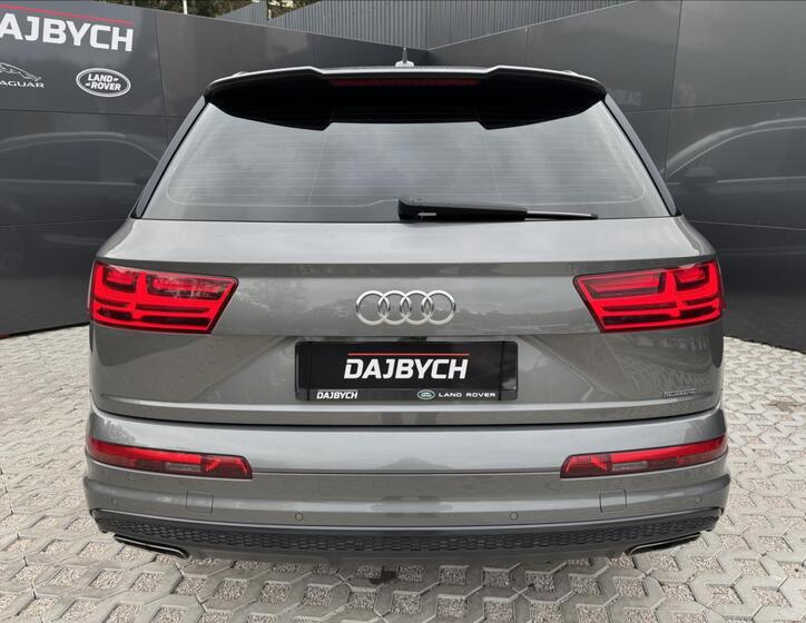 Audi Q7 8