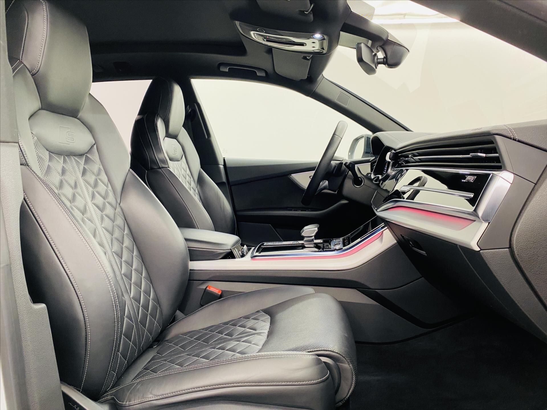 Audi Q8 SUV / Terénní 3,0 l 210 kw