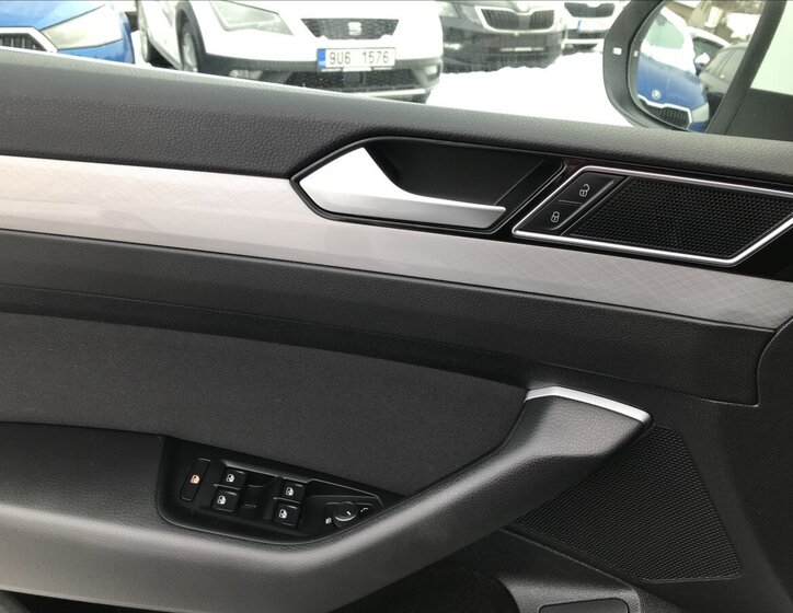 Volkswagen Passat Sedan / Limuzína 1,5 l 110 kw