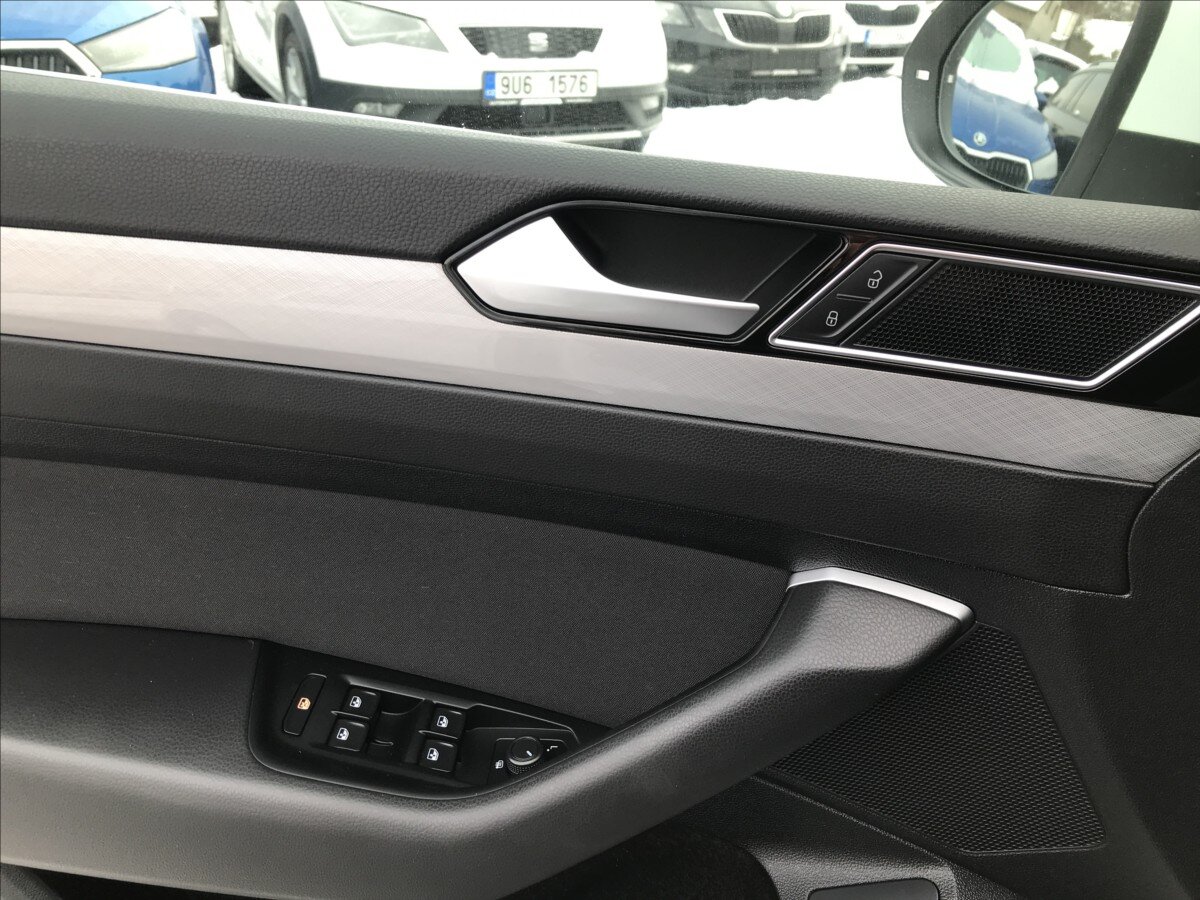 Volkswagen Passat Sedan / Limuzína 1,5 l 110 kw