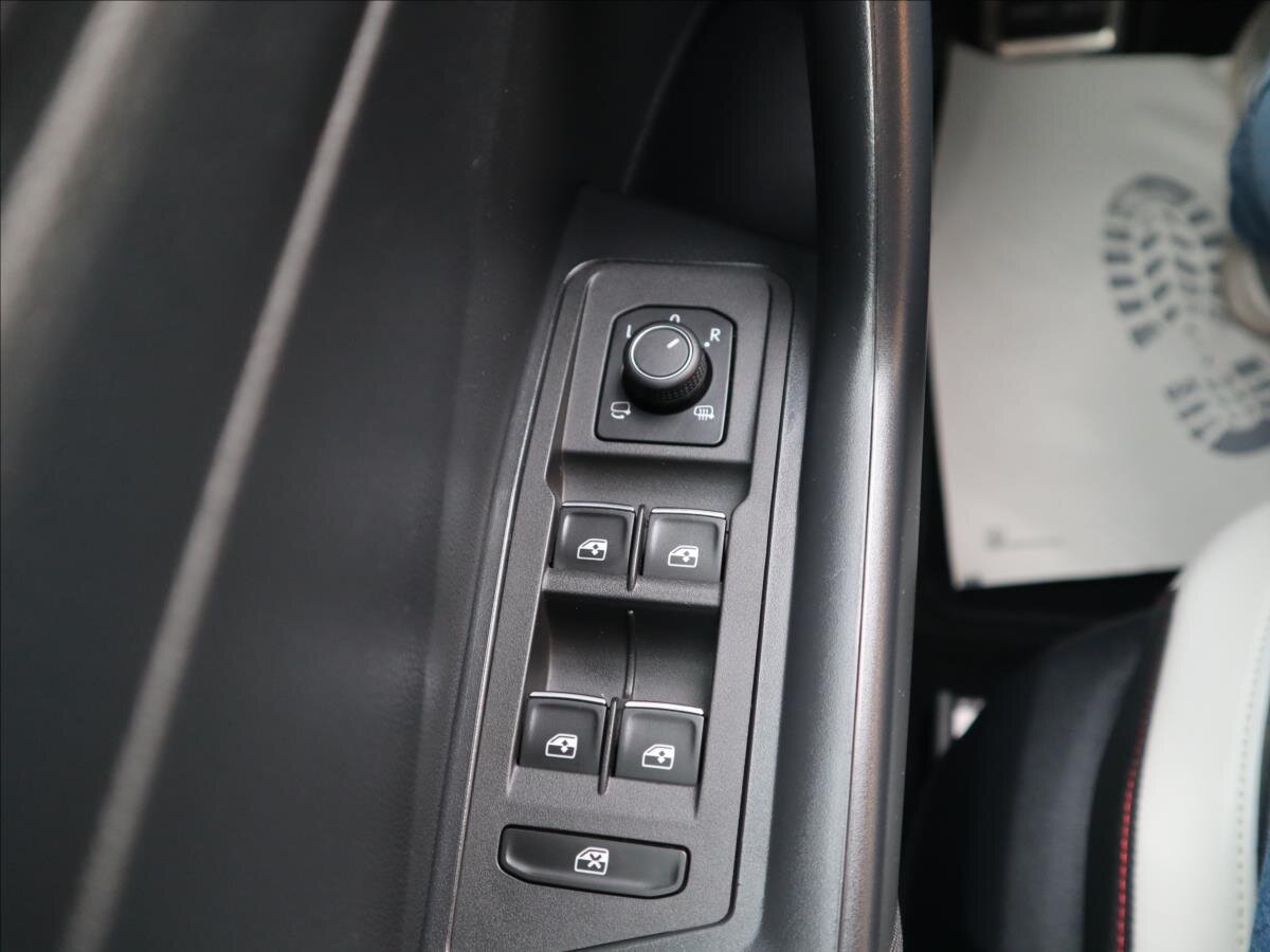 Volkswagen T-Roc CUV 1,5 l 110 kw