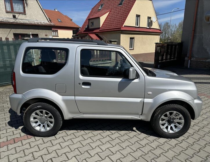 Suzuki Jimny SUV / Terénní 1,3 l 63 kw