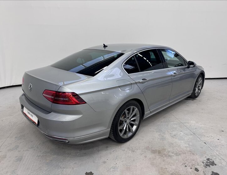 Volkswagen Passat Sedan / Limuzína 2,0 l 162 kw