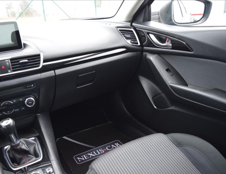 Mazda 3 Sedan / Limuzína 1,5 l 74 kw