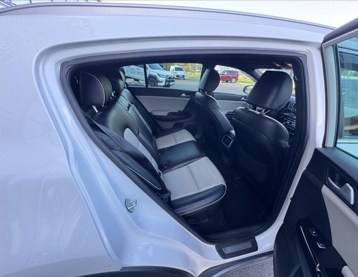 KIA Sportage SUV 2,0 l 136 kw