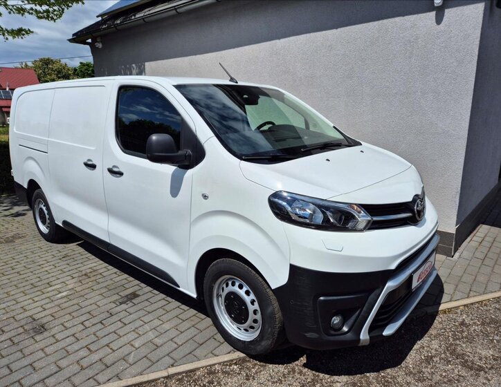 Toyota ProAce 9