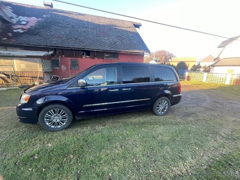Chrysler Town & Country MPV 3,6 l 208 kw