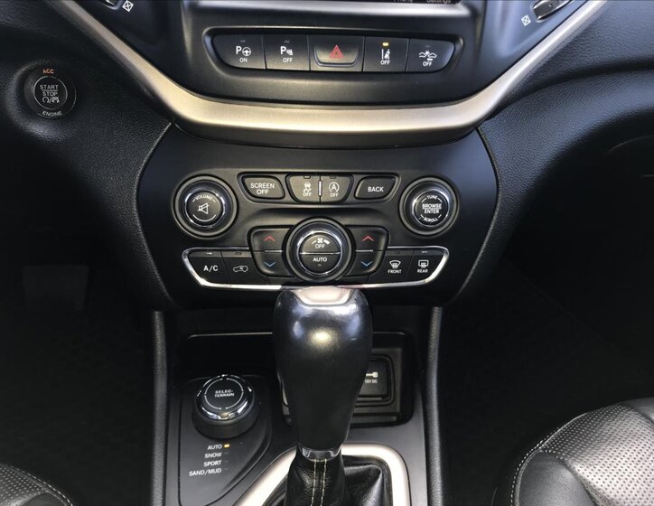 Jeep Cherokee Kombi 2,0 l 125 kw