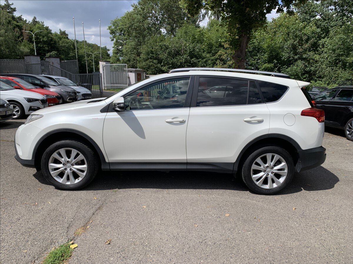Toyota RAV4 SUV / Terénní 2,2 l 110 kw