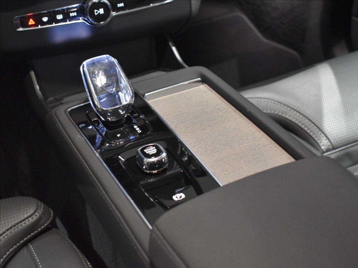 Volvo XC90 SUV 2,0 l 228 kw