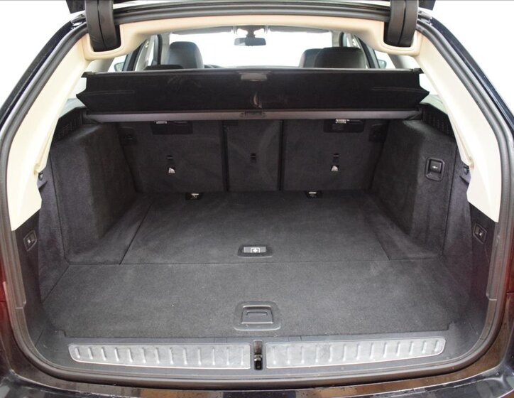 BMW Řada 5 Kombi 3,0 l 195 kw