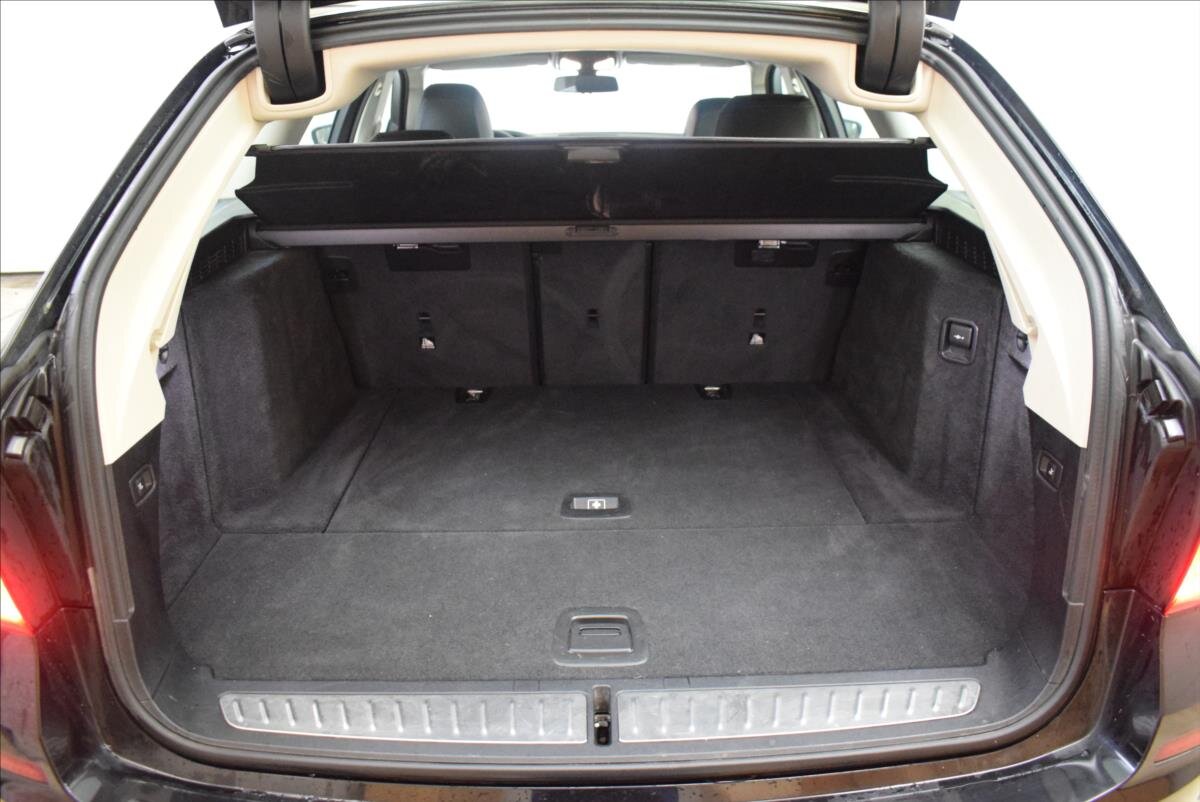 BMW Řada 5 Kombi 3,0 l 195 kw