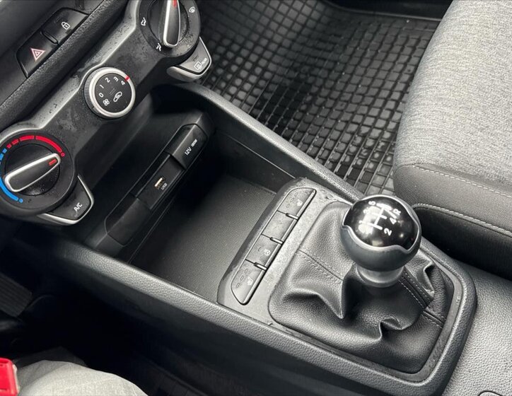 KIA Stonic Hatchback 1,2 l 57 kw