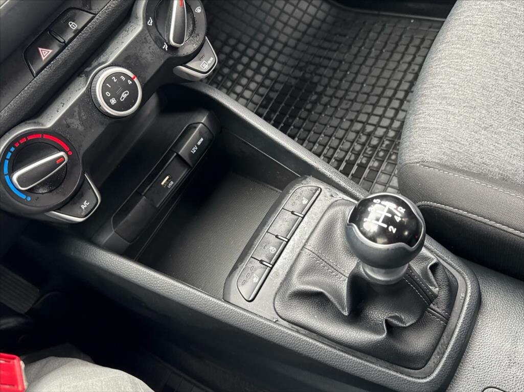 KIA Stonic Hatchback 1,2 l 57 kw