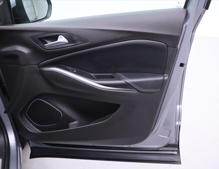 Opel Grandland X SUV / Terénní 1,6 l 147 kw