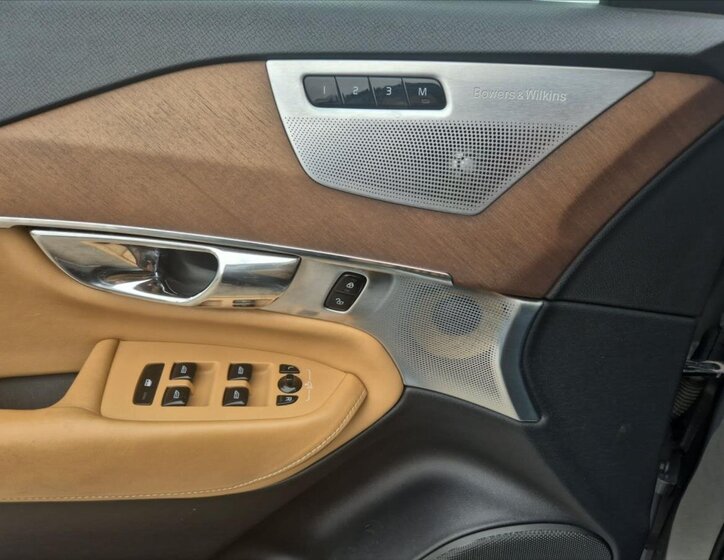 Volvo XC90 SUV / Terénní 2,0 l 165 kw