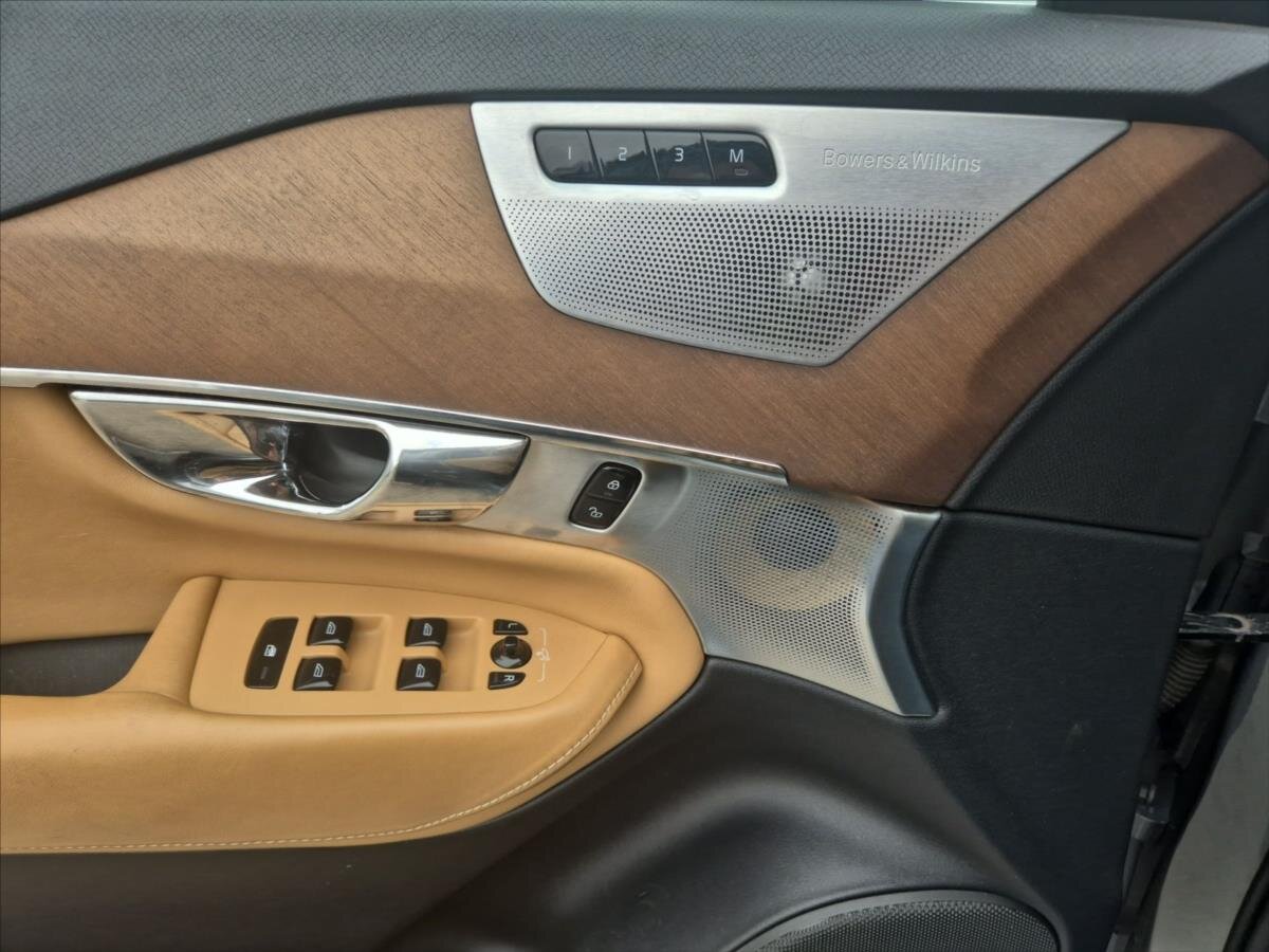 Volvo XC90 SUV / Terénní 2,0 l 165 kw