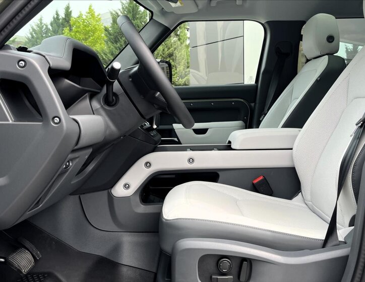 Land Rover Defender SUV 3,0 l 183 kw