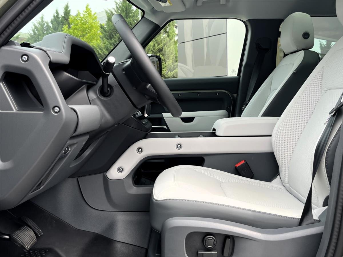 Land Rover Defender SUV 3,0 l 183 kw