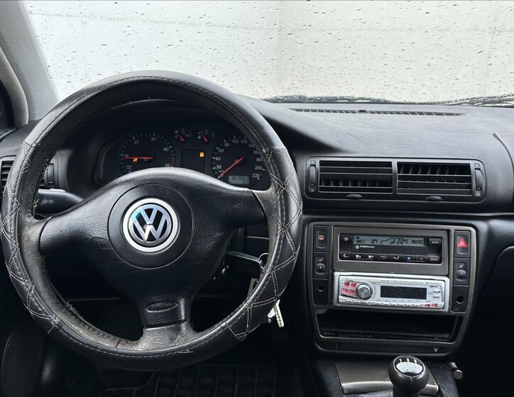 Volkswagen Passat Sedan / Limuzína 1,9 l 81 kw