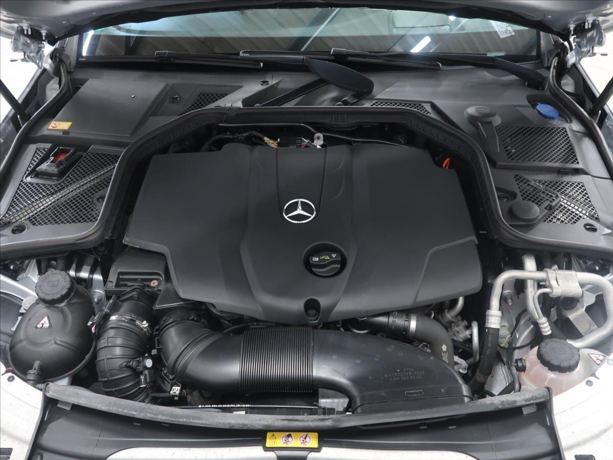 Mercedes-Benz Třídy C Sedan / Limuzína 2,1 l 125 kw