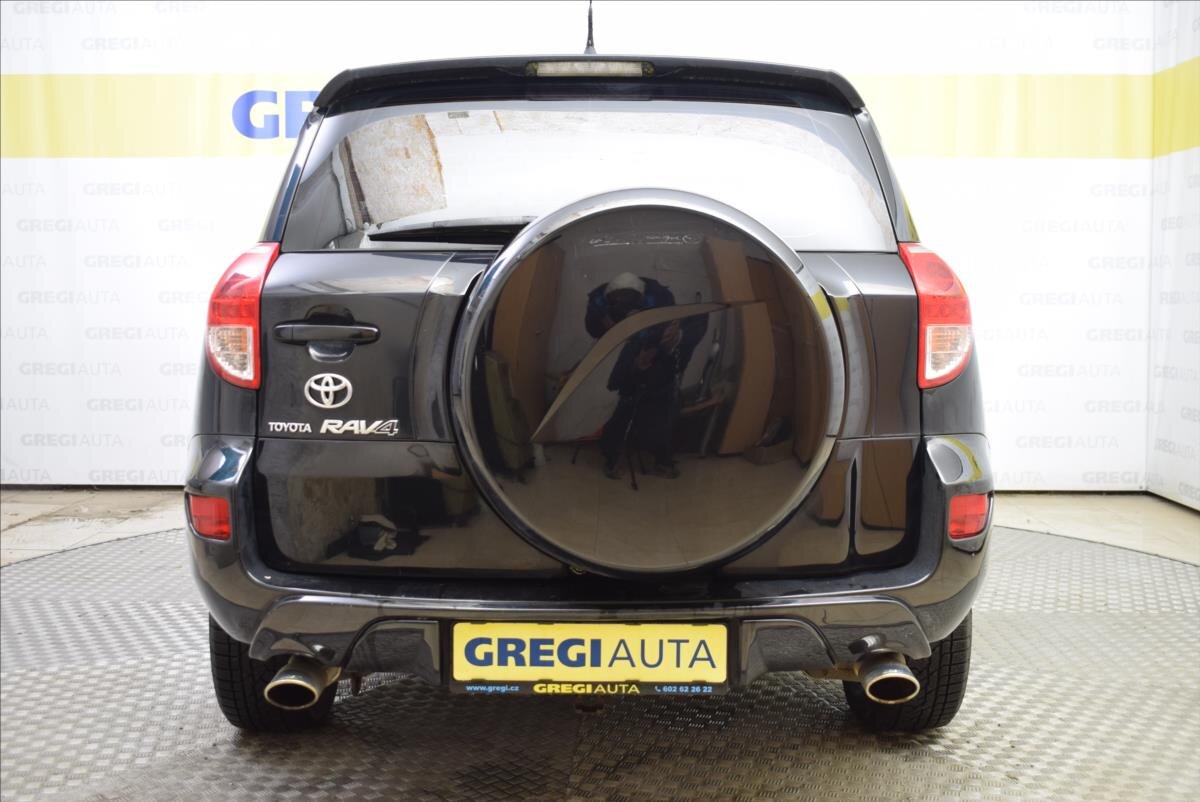 Toyota RAV4 SUV 2,0 l 112 kw