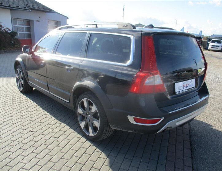 Volvo XC70 Kombi 2,4 l 151 kw