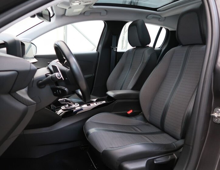 Peugeot 208 Hatchback 1,2 l 96 kw