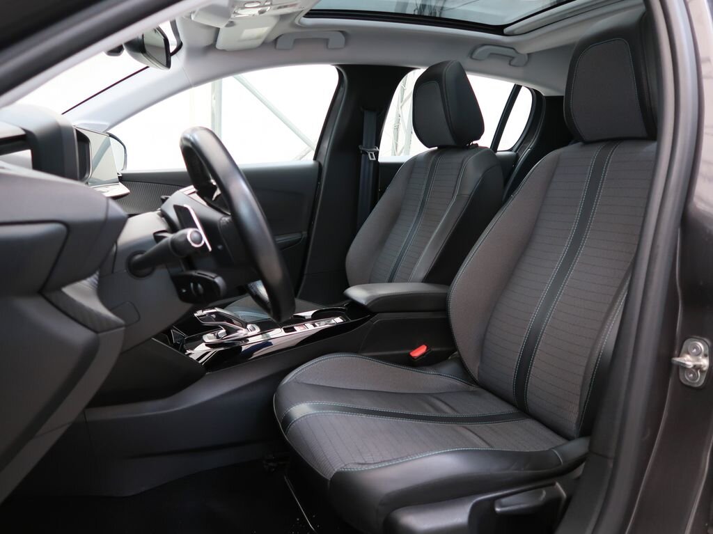 Peugeot 208 Hatchback 1,2 l 96 kw