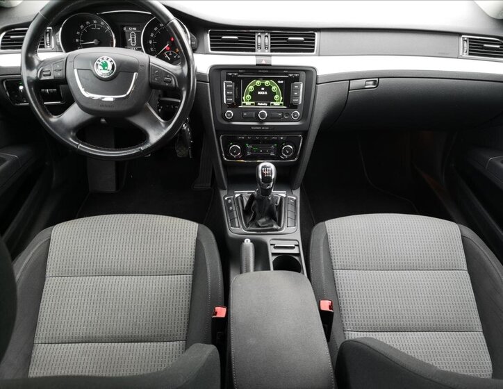 Škoda Superb Sedan / Limuzína 2,0 l 147 kw