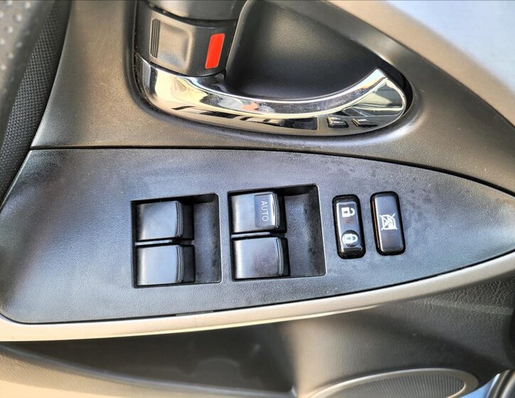 Toyota RAV4 SUV / Terénní 2,2 l 100 kw